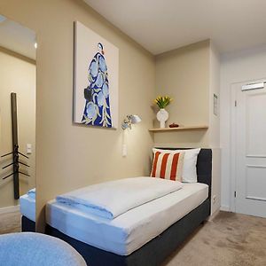 Zimmer mit Kingsize-Bett